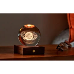 Lampe boule saturne 3D en cristal et noyer h12cm
